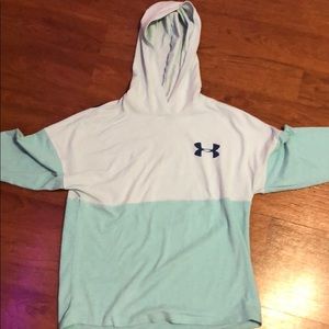 Long sleeves shirt with hood